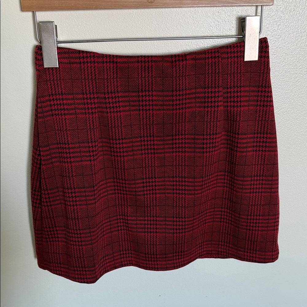 HALARA Burgundy Checkered Mini Skort